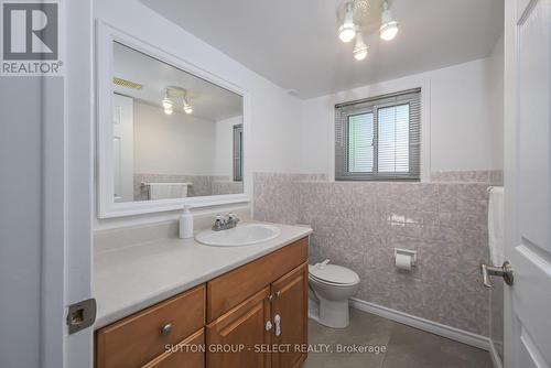 59 Kinburn Crescent, London, ON - Indoor Photo Showing Bathroom