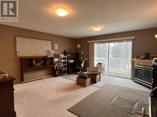 6547 Gruff Place, 100 Mile House, BC - Indoor Photo Showing Living Room