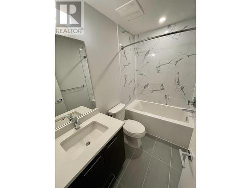 102 2356 Welcher Avenue, Port Coquitlam, BC - Indoor Photo Showing Bathroom