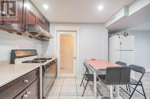 Bsmt - 4 Wolfe Court, Vaughan, ON - Indoor Photo Showing Kitchen