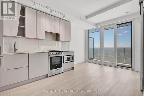 4402 - 3883 Quartz Road, Mississauga, ON - Indoor Photo Showing Kitchen