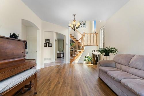 2247 Pathfinder Drive, Burlington, ON - Indoor Photo Showing Living Room