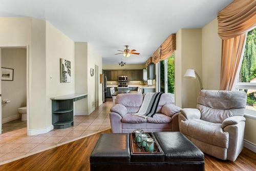 2247 Pathfinder Drive, Burlington, ON - Indoor Photo Showing Living Room