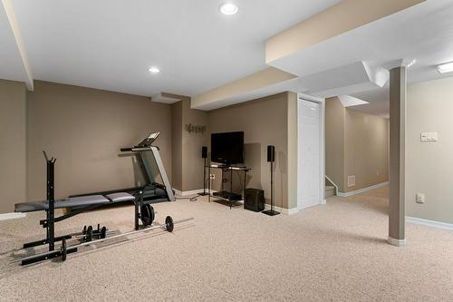 2247 Pathfinder Drive, Burlington, ON - Indoor Photo Showing Gym Room