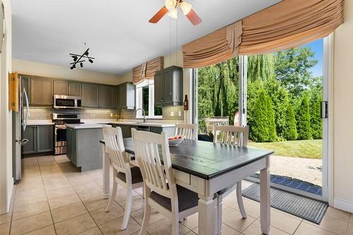 2247 Pathfinder Drive, Burlington, ON - Indoor Photo Showing Dining Room