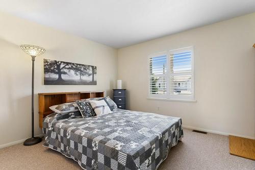 2247 Pathfinder Drive, Burlington, ON - Indoor Photo Showing Bedroom