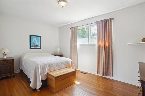 574 Bridle Wood, Burlington, ON - Indoor Photo Showing Bedroom