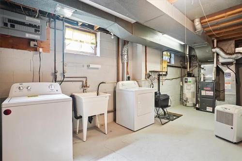 574 Bridle Wood, Burlington, ON - Indoor Photo Showing Laundry Room