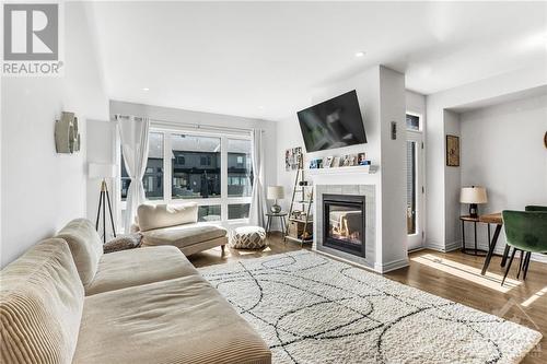 407 Cornice Street, Ottawa, ON - Indoor Photo Showing Living Room With Fireplace