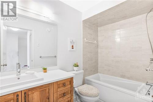 407 Cornice Street, Ottawa, ON - Indoor Photo Showing Bathroom