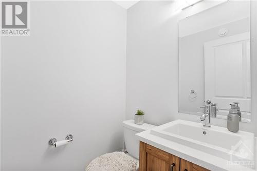 407 Cornice Street, Ottawa, ON - Indoor Photo Showing Bathroom