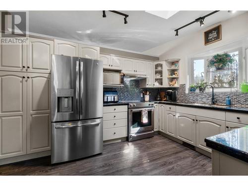 2876 Juniper Crescent, Blind Bay, BC - Indoor Photo Showing Kitchen