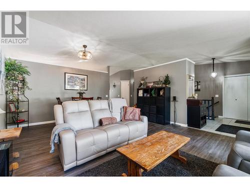 2876 Juniper Crescent, Blind Bay, BC - Indoor Photo Showing Living Room