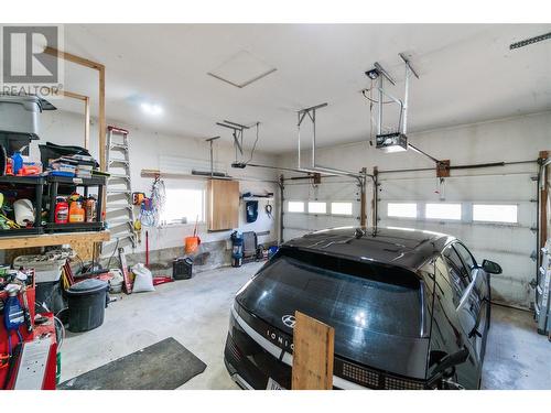 2876 Juniper Crescent, Blind Bay, BC - Indoor Photo Showing Garage