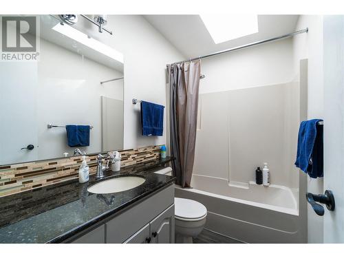 2876 Juniper Crescent, Blind Bay, BC - Indoor Photo Showing Bathroom