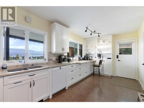 6441 40 Street, Salmon Arm, BC - Indoor Photo Showing Kitchen With Double Sink