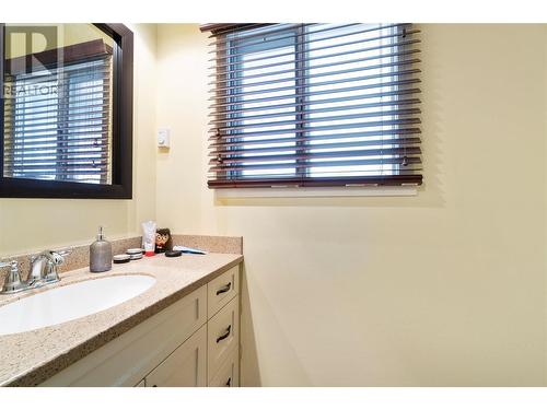 6441 40 Street, Salmon Arm, BC - Indoor Photo Showing Bathroom