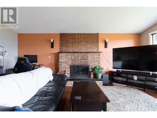 6441 40 Street, Salmon Arm, BC - Indoor Photo Showing Living Room With Fireplace