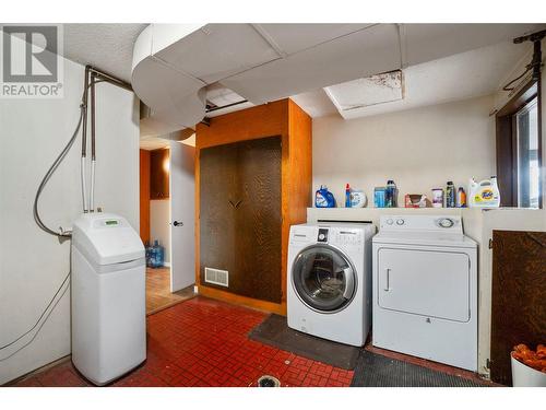 6441 40 Street, Salmon Arm, BC - Indoor Photo Showing Laundry Room