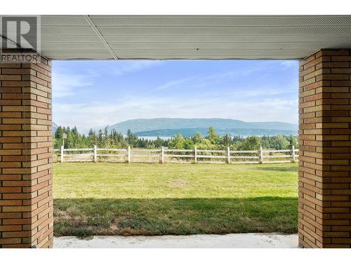 6441 40 Street, Salmon Arm, BC - Outdoor