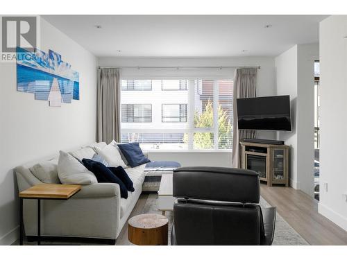 3510 Landie Road Unit# 31, Kelowna, BC - Indoor Photo Showing Living Room