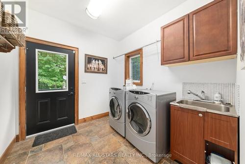 8 Harmonious Drive, Kawartha Lakes, ON - Indoor Photo Showing Laundry Room