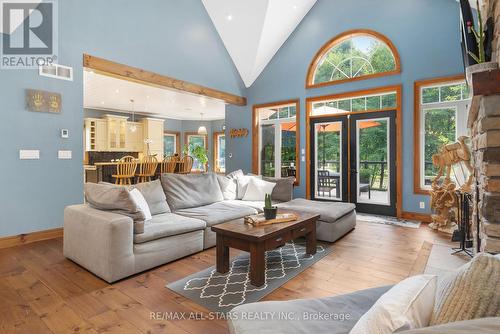 8 Harmonious Drive, Kawartha Lakes, ON - Indoor Photo Showing Living Room With Fireplace