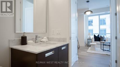 2301 - 21 Balmuto Street, Toronto (Bay Street Corridor), ON - Indoor