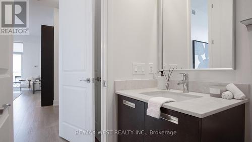 2301 - 21 Balmuto Street, Toronto (Bay Street Corridor), ON - Indoor Photo Showing Bathroom