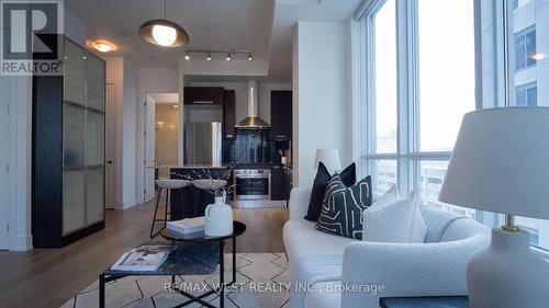 2301 - 21 Balmuto Street, Toronto (Bay Street Corridor), ON - Indoor