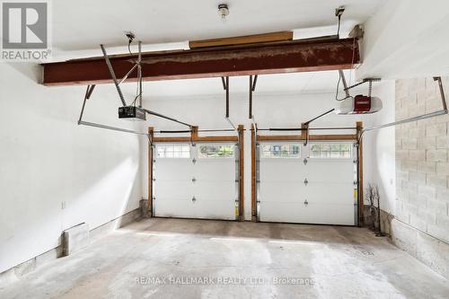 18 Harrowsmith Place, Richmond Hill (Oak Ridges), ON - Indoor Photo Showing Garage