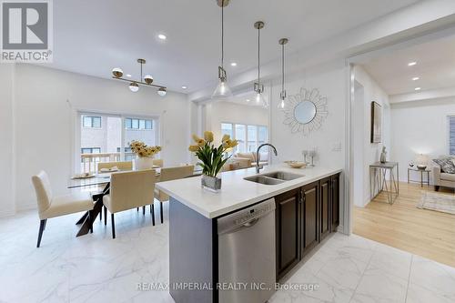 30 Pietrowski Drive, Georgina (Keswick North), ON - Indoor Photo Showing Kitchen With Double Sink With Upgraded Kitchen