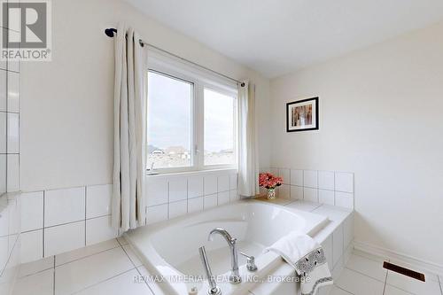 30 Pietrowski Drive, Georgina (Keswick North), ON - Indoor Photo Showing Bathroom