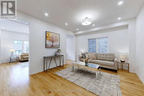 30 Pietrowski Drive, Georgina (Keswick North), ON - Indoor Photo Showing Living Room