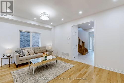 30 Pietrowski Drive, Georgina (Keswick North), ON - Indoor Photo Showing Living Room