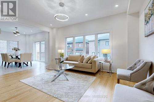 30 Pietrowski Drive, Georgina (Keswick North), ON - Indoor Photo Showing Living Room