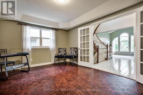 54 Cityview Circle E, Barrie, ON - Indoor Photo Showing Other Room