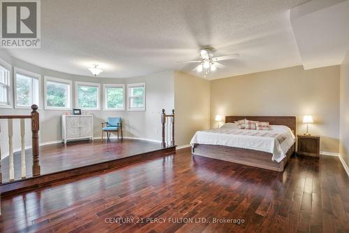 54 Cityview Circle E, Barrie, ON - Indoor Photo Showing Bedroom