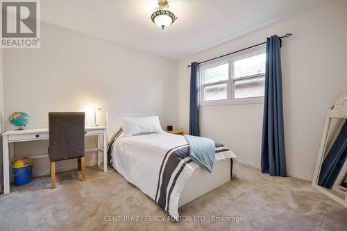 54 Cityview Circle E, Barrie (Holly), ON - Indoor Photo Showing Bedroom