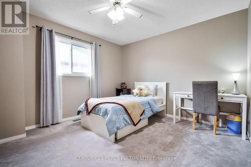 54 Cityview Circle E, Barrie, ON - Indoor Photo Showing Bedroom