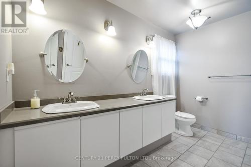 54 Cityview Circle E, Barrie (Holly), ON - Indoor Photo Showing Bathroom