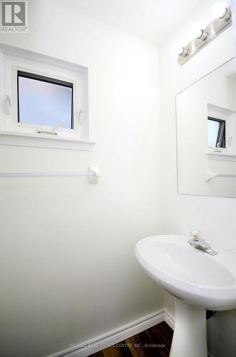 7 Lacewood Crescent, Brampton (Westgate), ON - Indoor Photo Showing Bathroom