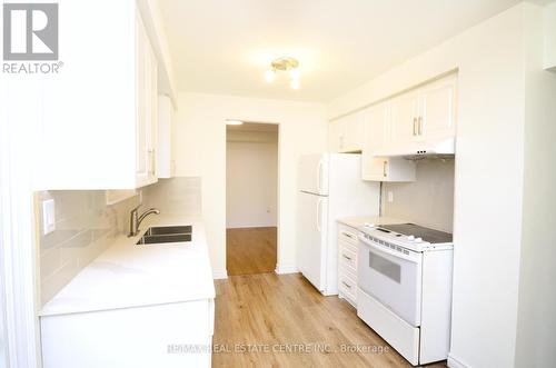 7 Lacewood Crescent, Brampton (Westgate), ON - Indoor Photo Showing Kitchen