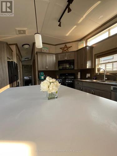 10 Oak - 4449 Milburough Line, Burlington, ON - Indoor Photo Showing Kitchen