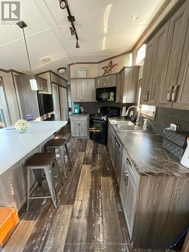 10 Oak - 4449 Milburough Line, Burlington, ON - Indoor Photo Showing Kitchen With Double Sink