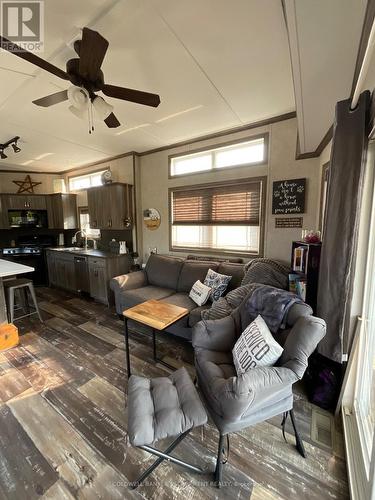 10 Oak - 4449 Milburough Line, Burlington, ON - Indoor Photo Showing Living Room