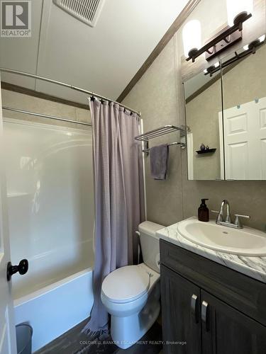 10 Oak - 4449 Milburough Line, Burlington, ON - Indoor Photo Showing Bathroom