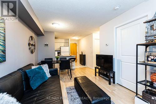 1911 - 4978 Yonge Street, Toronto, ON - Indoor Photo Showing Living Room