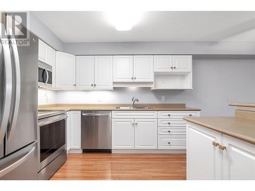 265 Froelich Road Unit# 306, Kelowna, BC - Indoor Photo Showing Kitchen With Double Sink