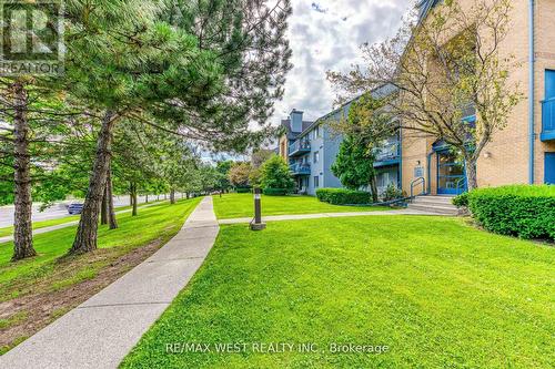 1114 - 95 Trailwood Drive, Mississauga, ON - Outdoor